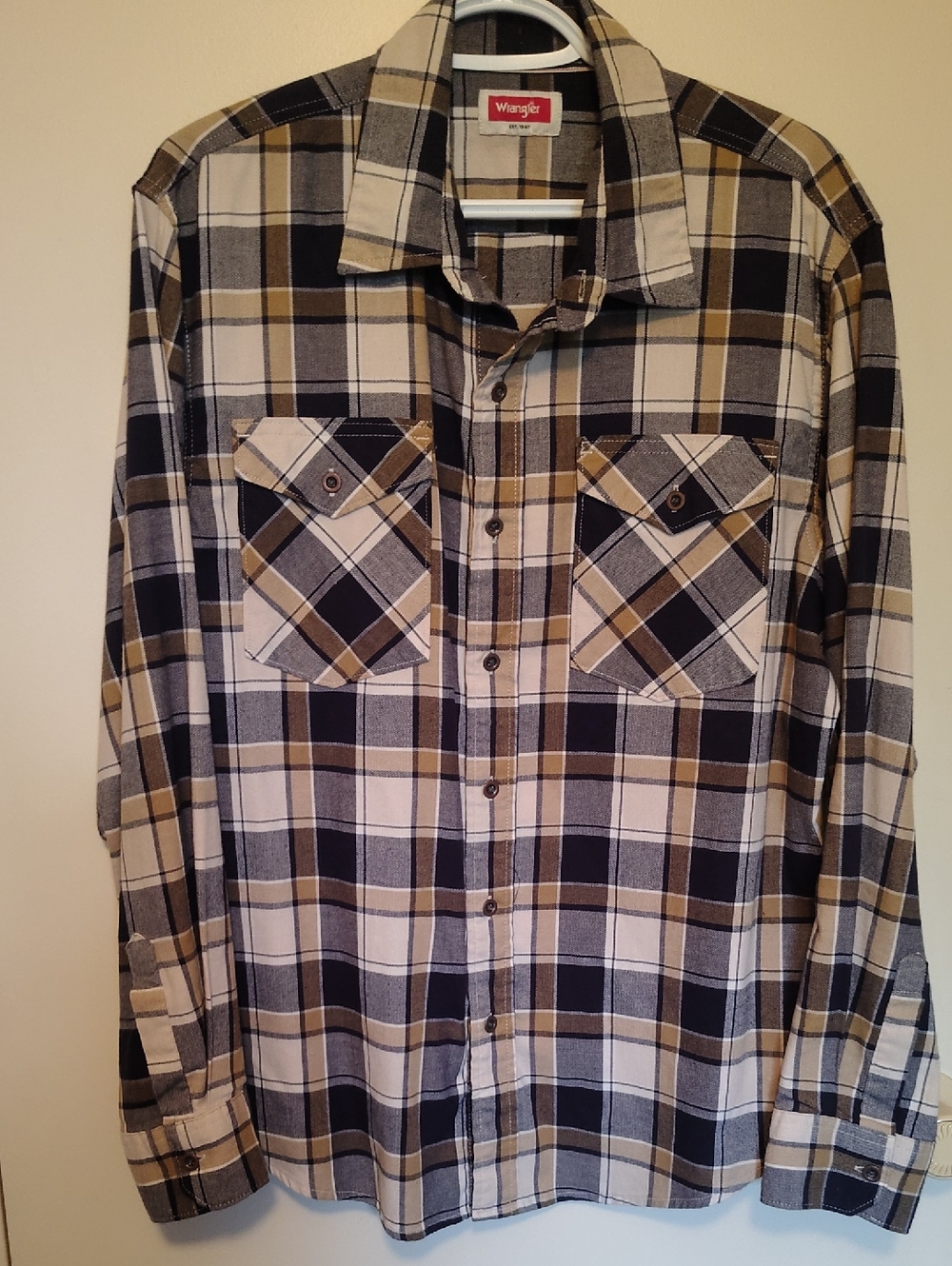 Wrangler Plaid Button-Down Shirt in Black, Cream & Tan
